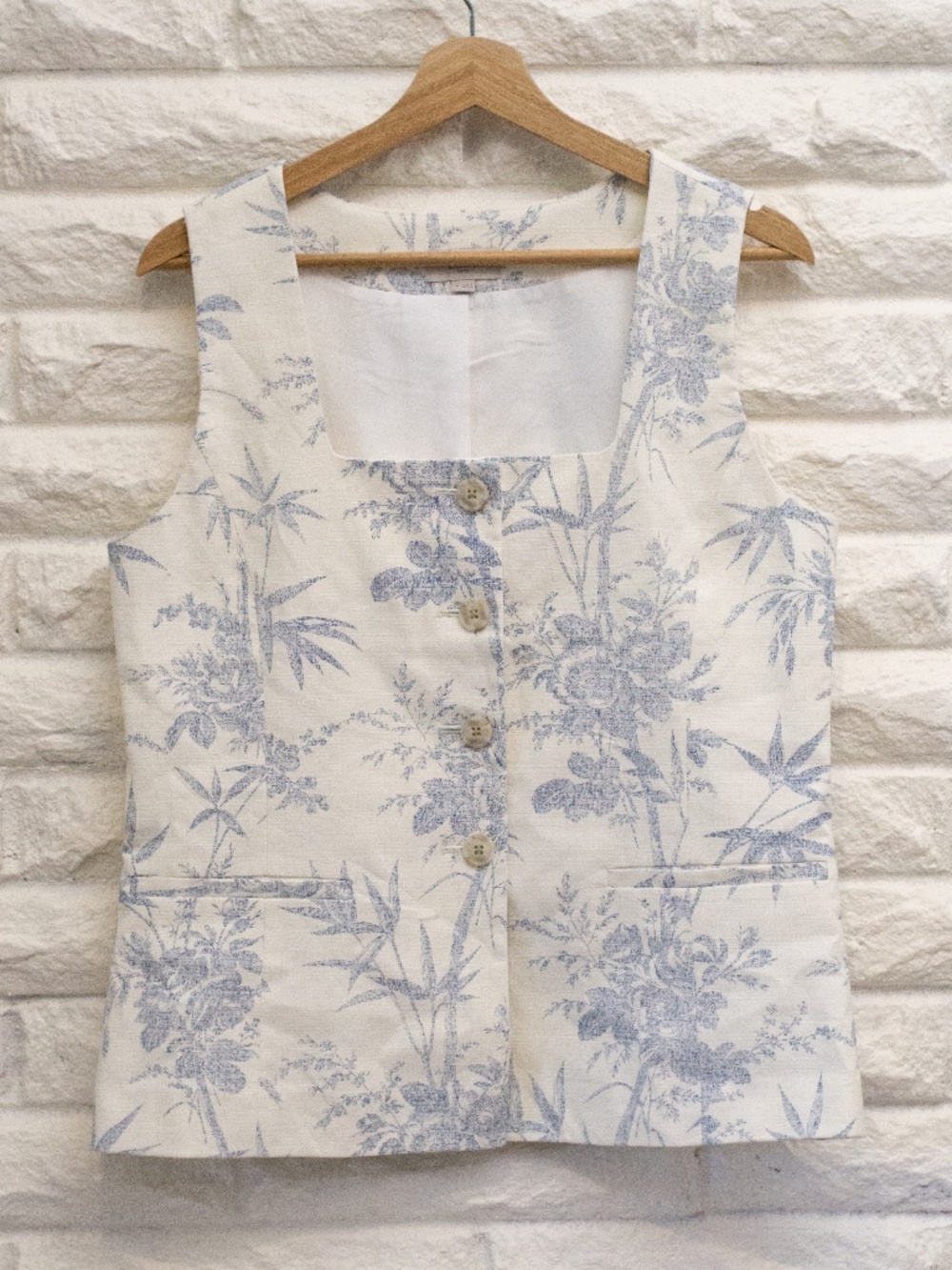 LOFT Outlet Women's Toile Floral cotton/linen vest Size M NWOT Cottagecore